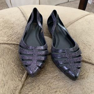Black pointed jelly flats
